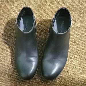 Size9.5 Vionic black booties 1.5 inch heel